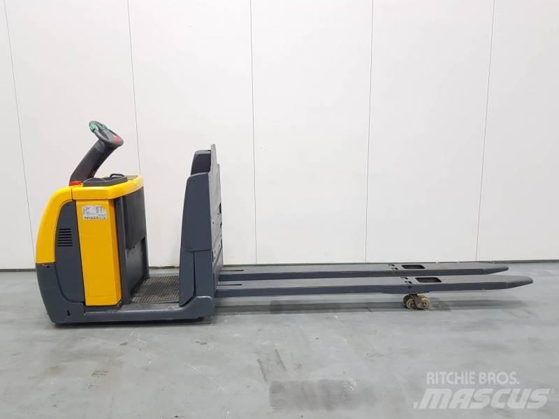 Jungheinrich ECE220 XL Mittelhub-Kommissionierer