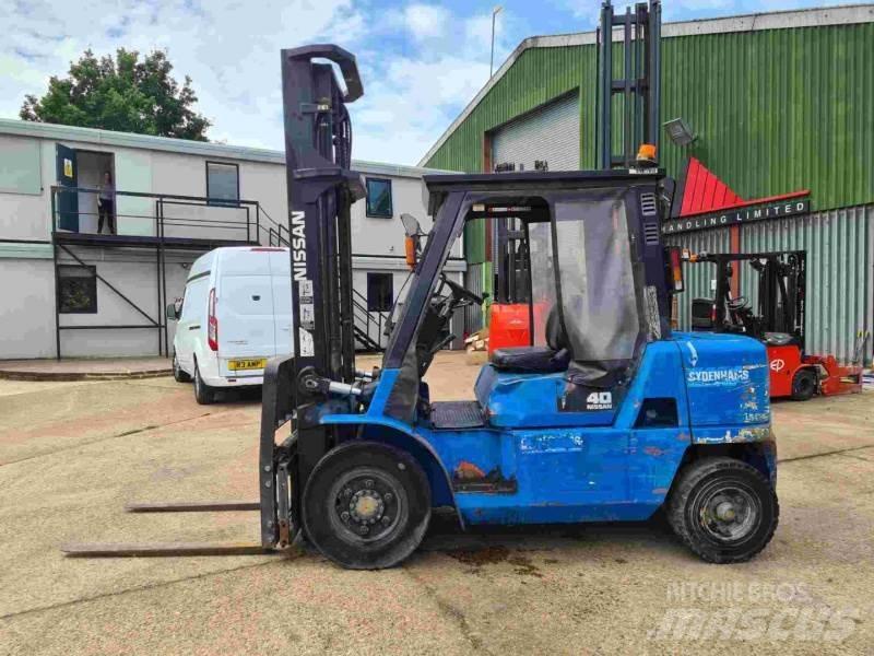 Nissan FO4D40Q2 Diesel Stapler