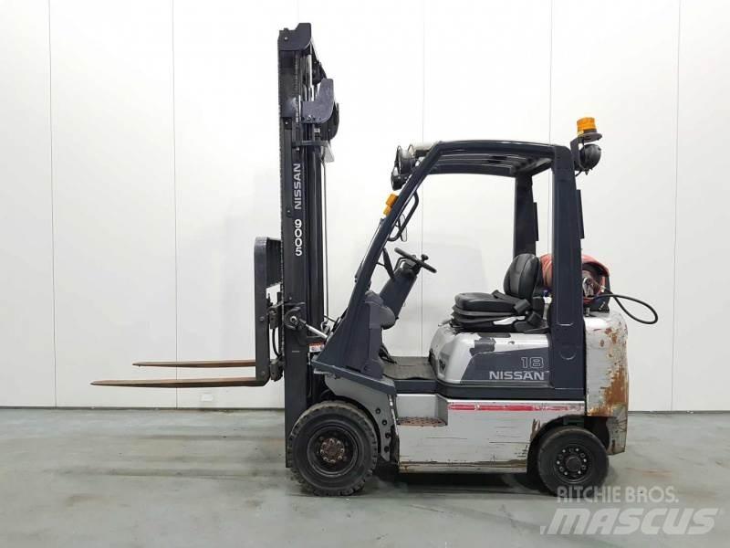Nissan P1D1A18LQ Gas Stapler