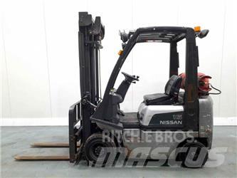 Nissan PD01A15PQ Gas Stapler