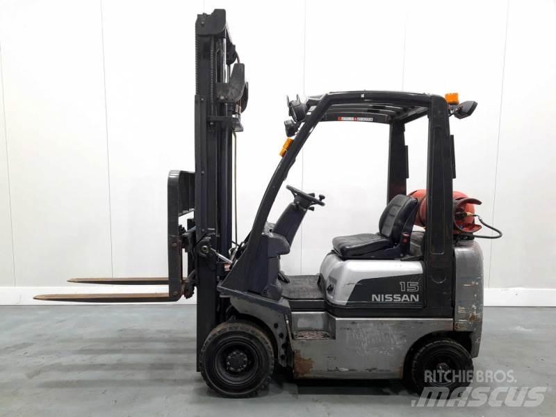 Nissan PD01A15PQ Gas Stapler