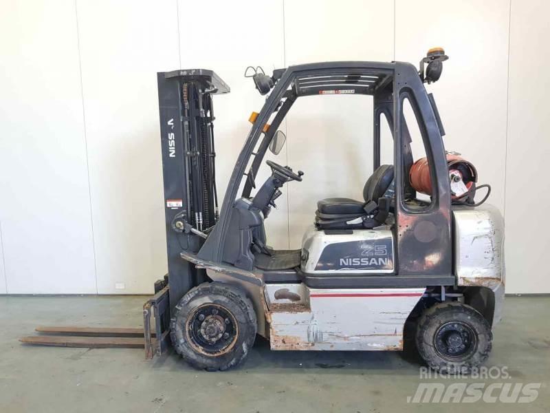 Nissan U1D272520 Gas Stapler