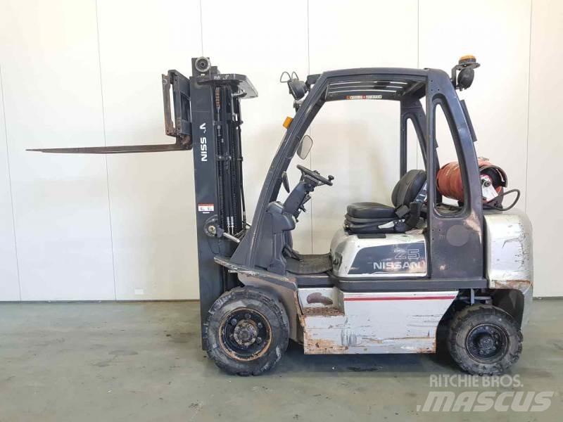 Nissan U1D272520 Gas Stapler