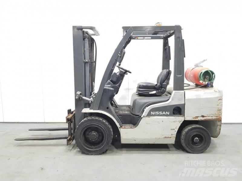 Nissan UG1F2A35DU Gas Stapler