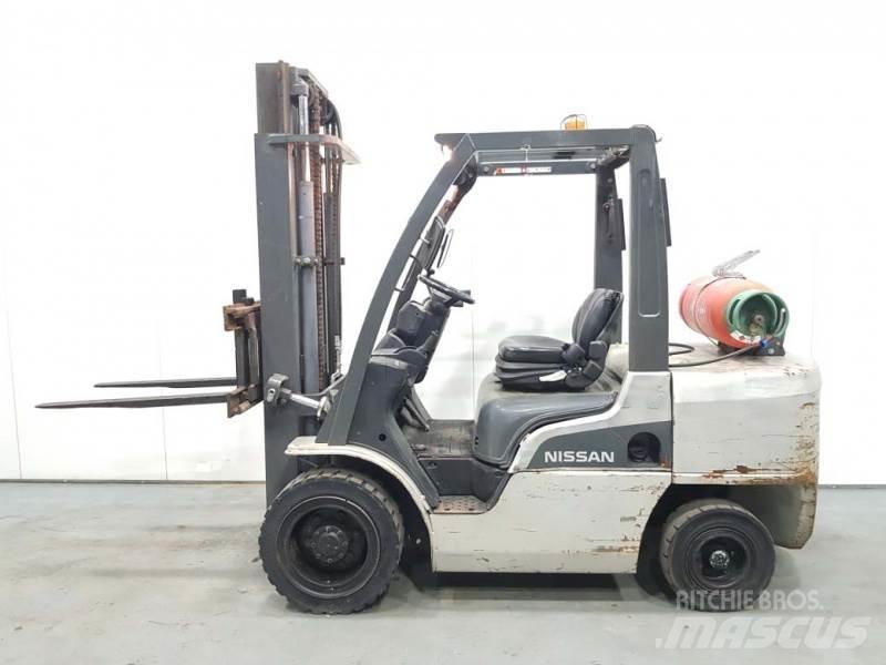 Nissan UG1F2A35DU Gas Stapler