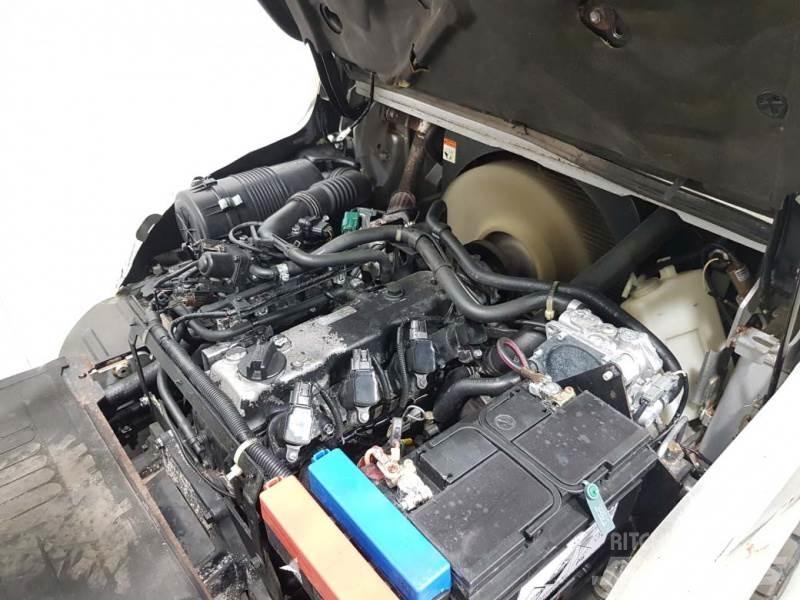 Nissan UG1F2A35DU Gas Stapler