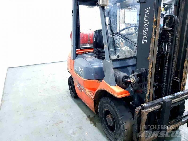 Toyota 42-7FGF25 Gas Stapler
