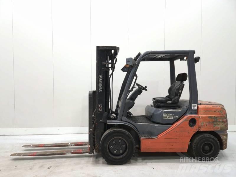 Toyota 52-8FDJF35 Diesel Stapler