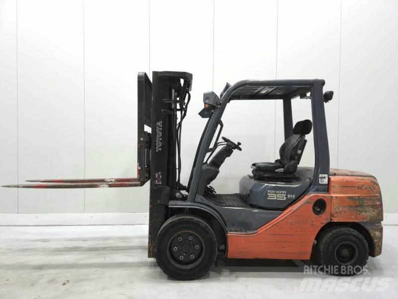 Toyota 52-8FDJF35 Diesel Stapler