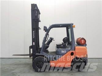 Toyota 8FGF30 Gas Stapler
