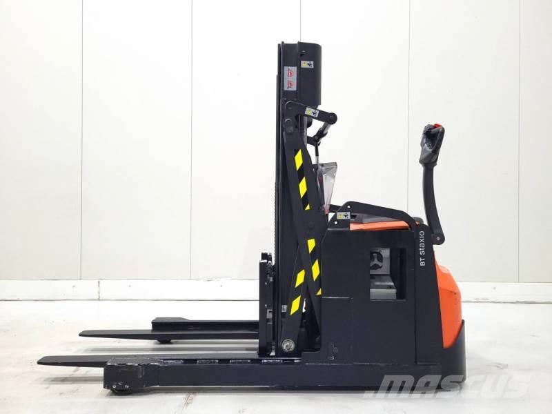 Toyota SWE120XR Reach-Stacker