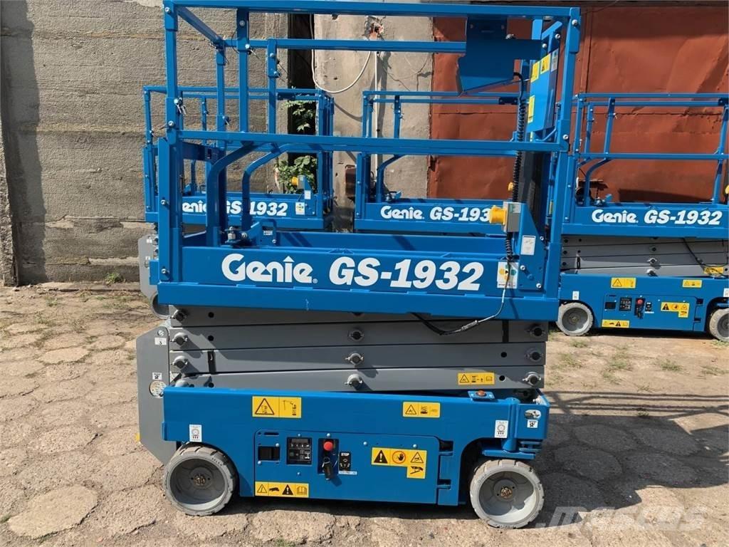 Genie 1932 Scheren-Arbeitsbühnen