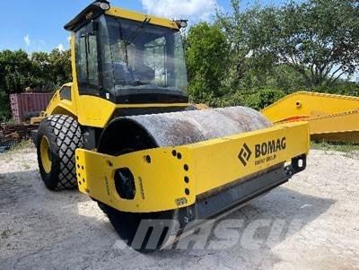 Bomag BW213DH-5 Sonstige Baumaschinen
