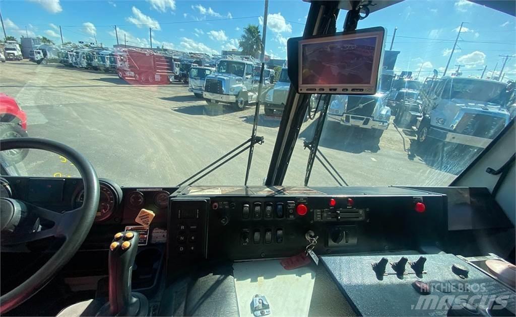 Mack LEU600 Müllwagen