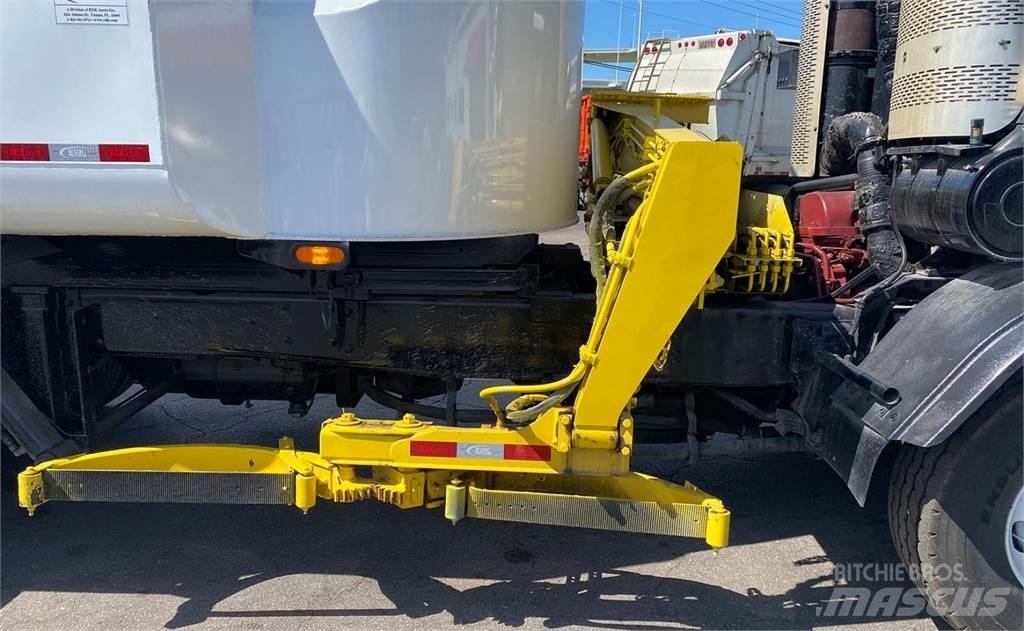 Mack LEU613 Müllwagen