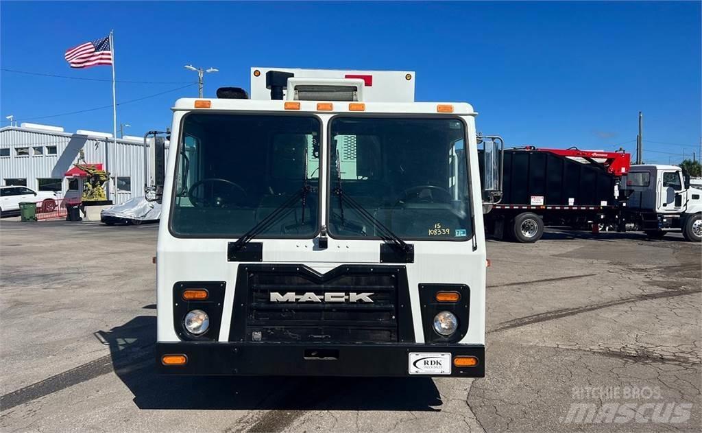 Mack LEU613 Müllwagen