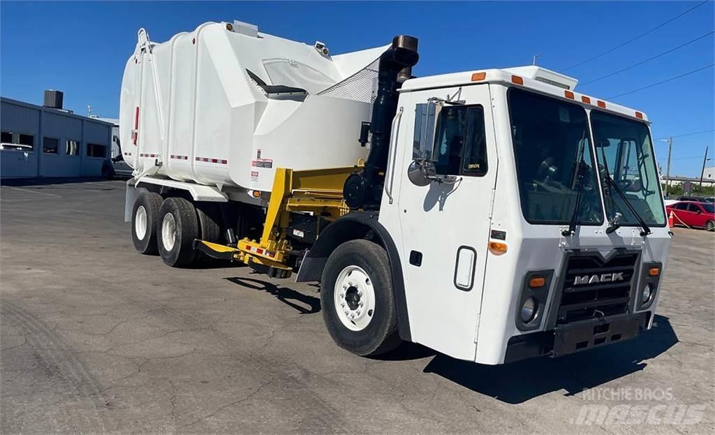 Mack LEU613 Müllwagen