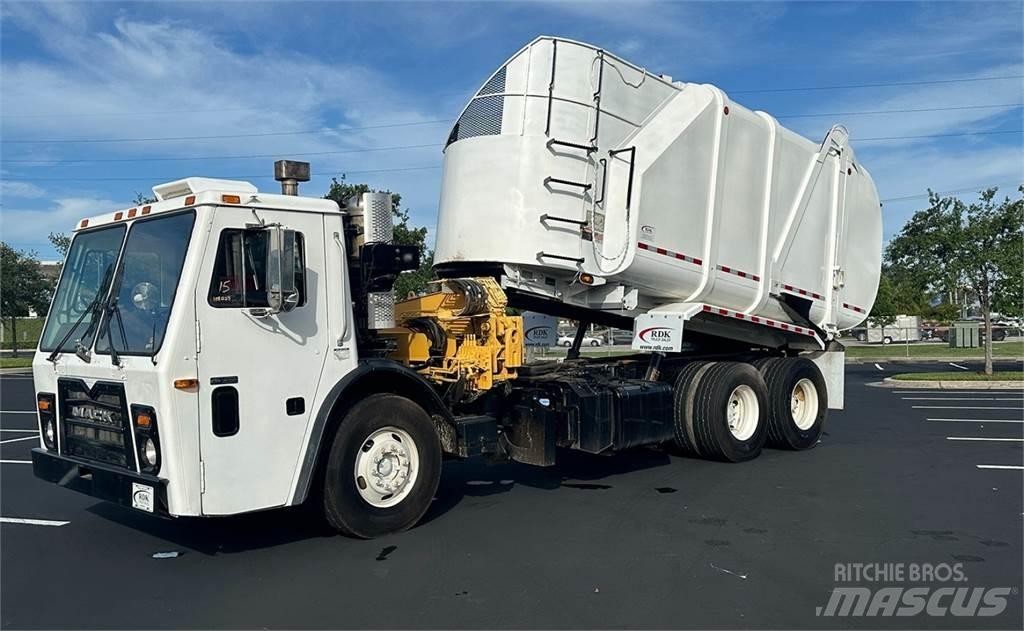 Mack LEU613 Müllwagen