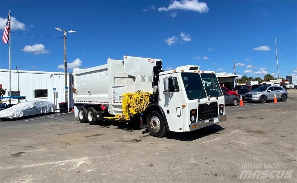 Mack LEU613 Müllwagen