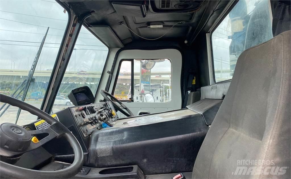 Mack LEU613 Müllwagen