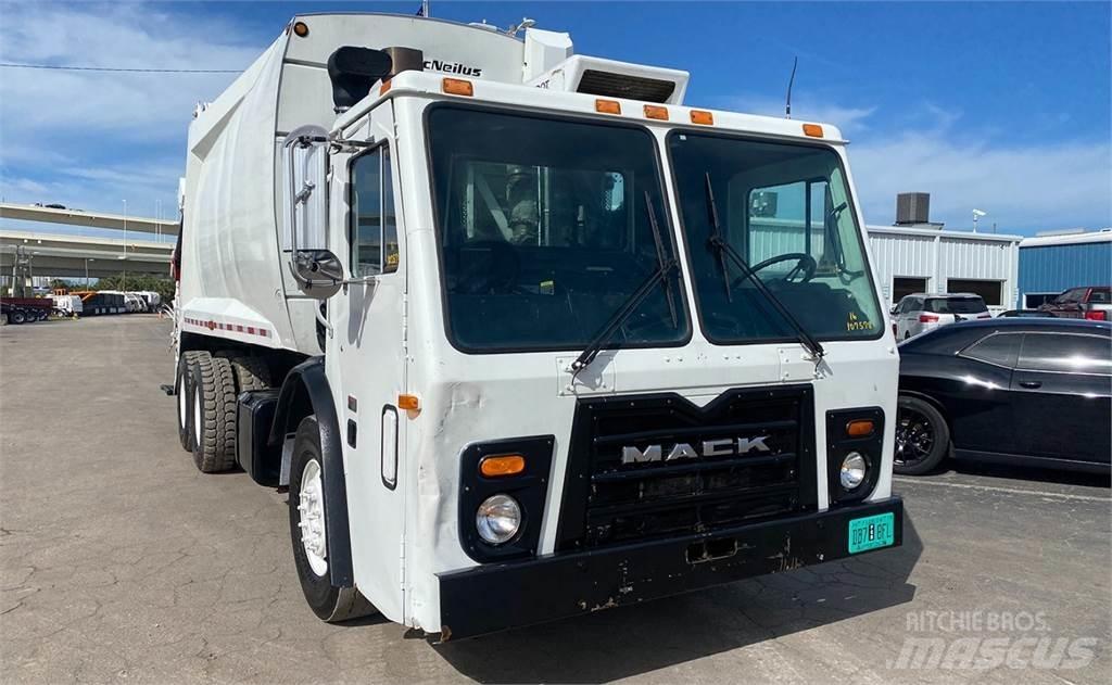 Mack LEU613 Müllwagen
