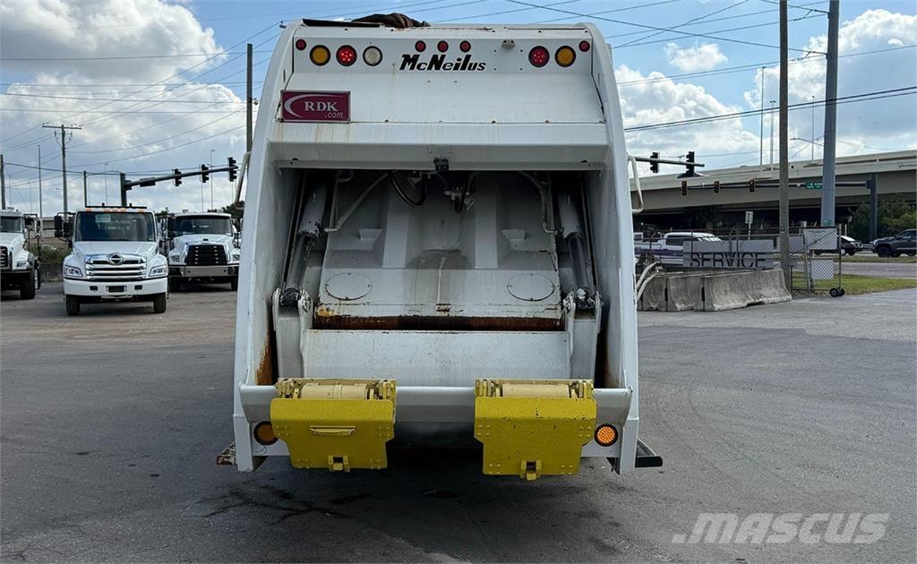 Mack LEU613 Müllwagen