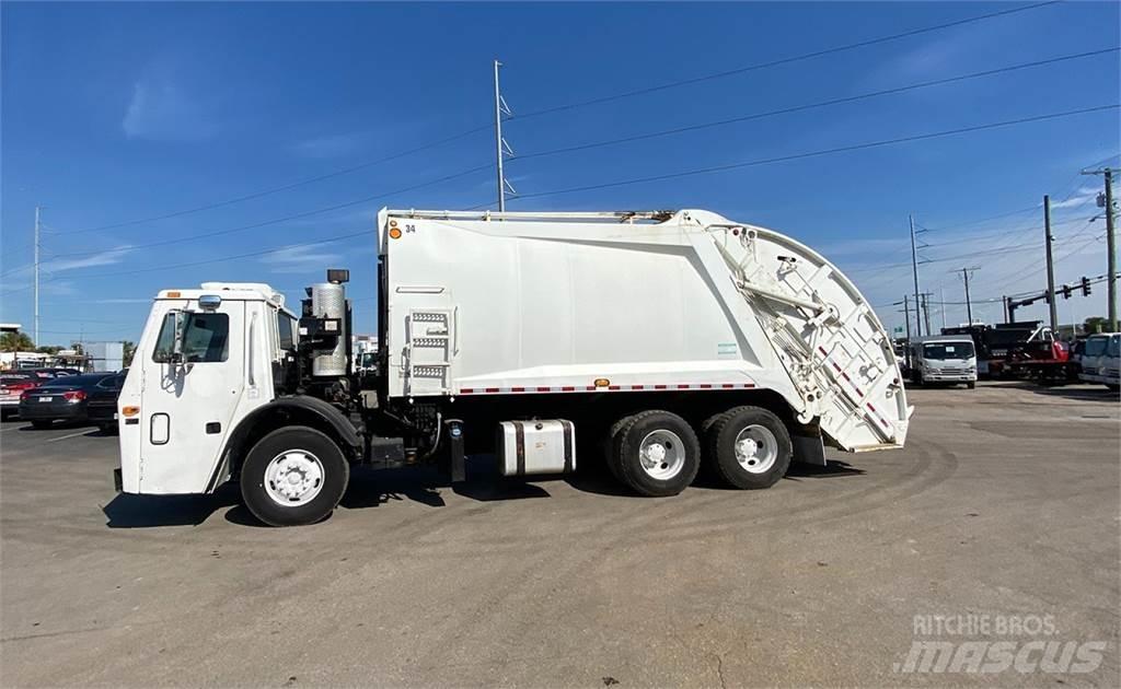 Mack LEU613 Müllwagen