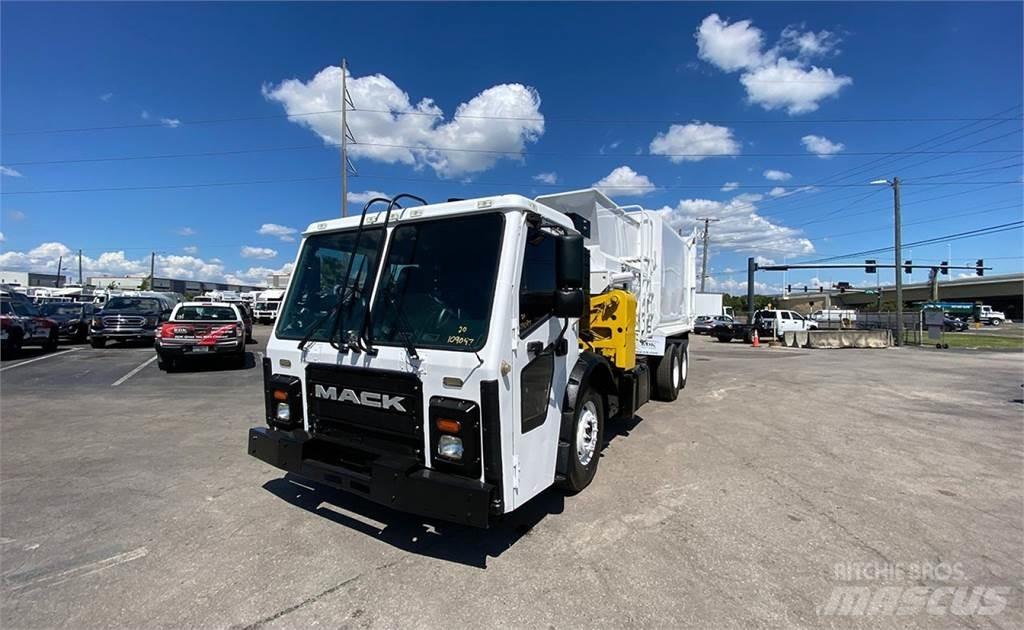 Mack LR613 Müllwagen