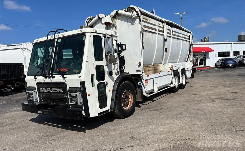 Mack LR613 Müllwagen