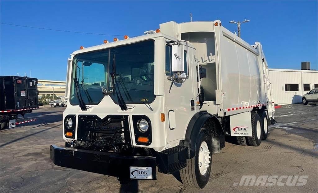 Mack MRU613 Müllwagen