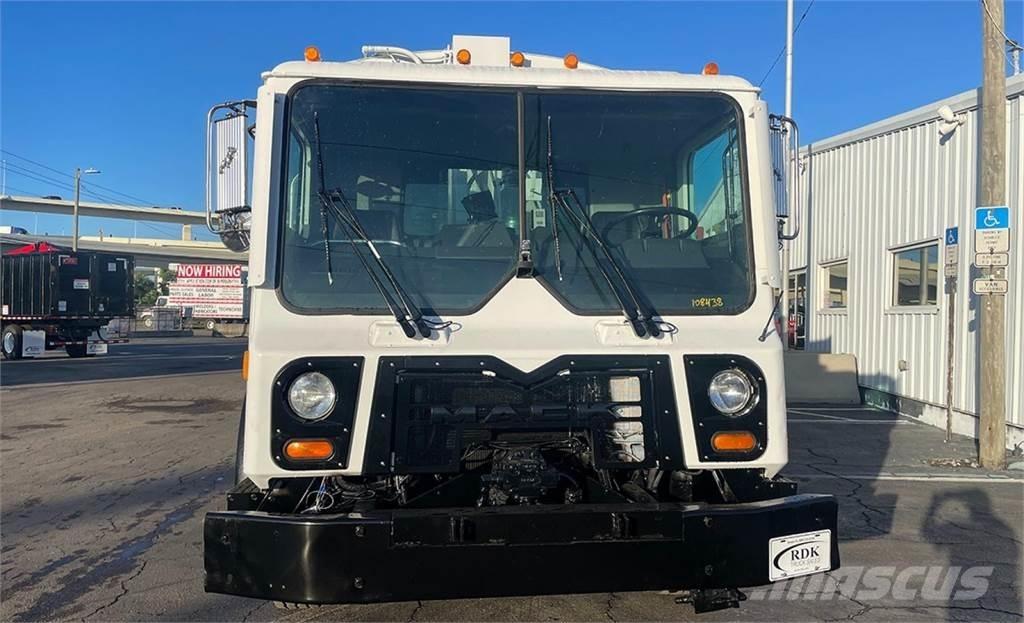 Mack MRU613 Müllwagen