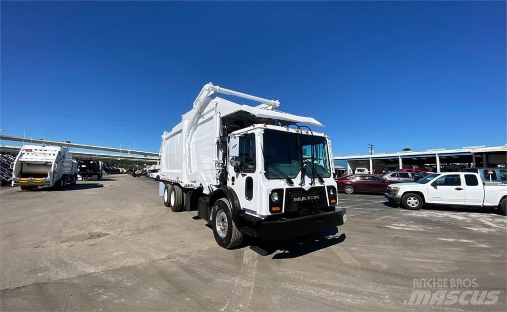 Mack MRU613 Müllwagen