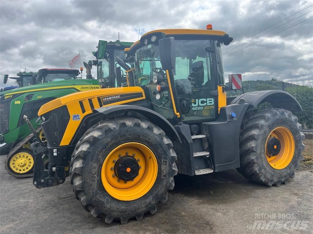 JCB 4220 Weitere Viehgeräte