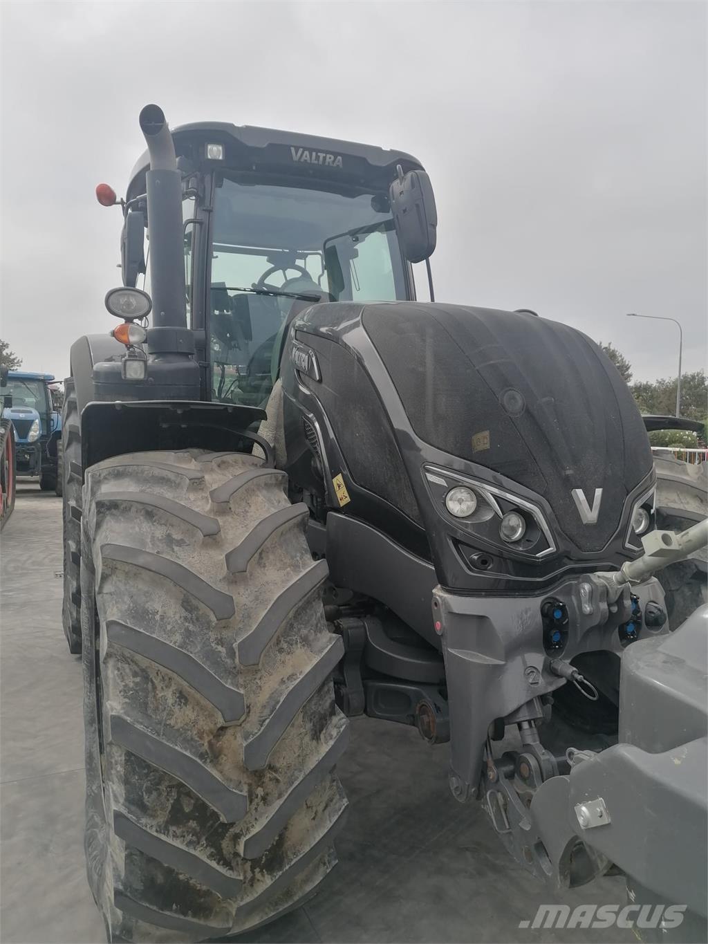 Valtra S324 Traktoren