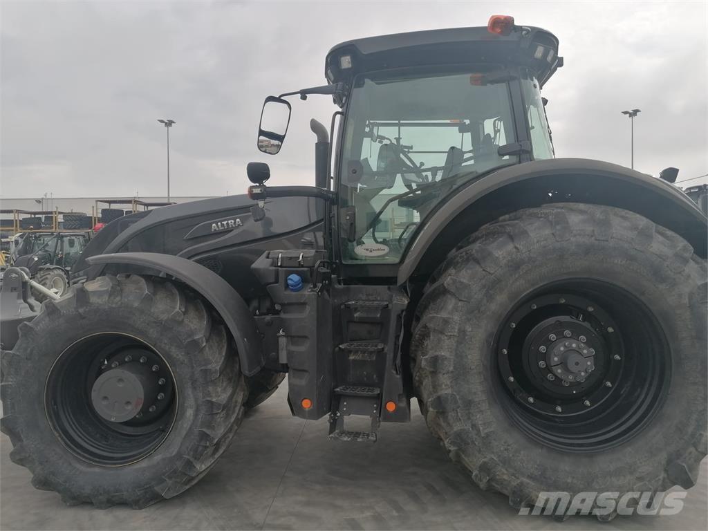 Valtra S324 Traktoren