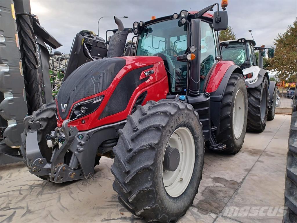Valtra T 214 Traktoren