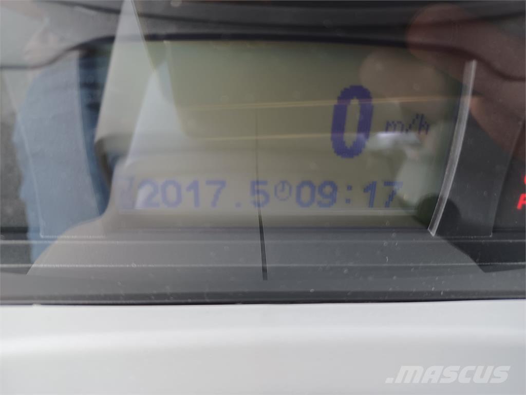 Valtra T 214 Traktoren