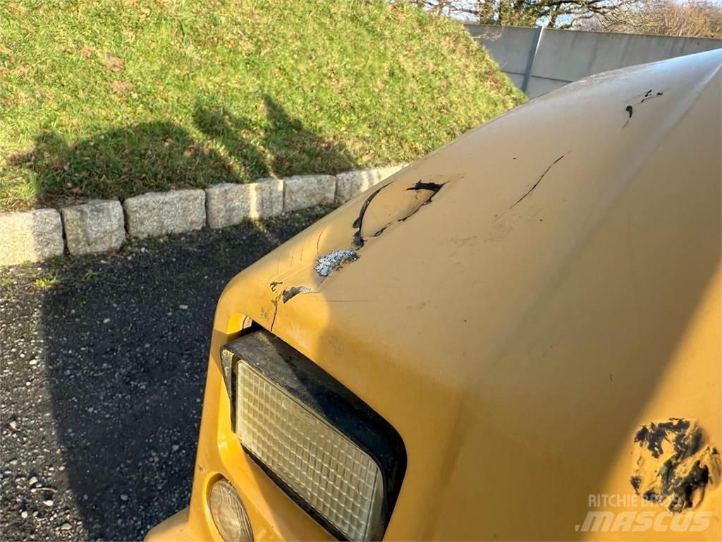 CAT CB24B Tandemwalzen
