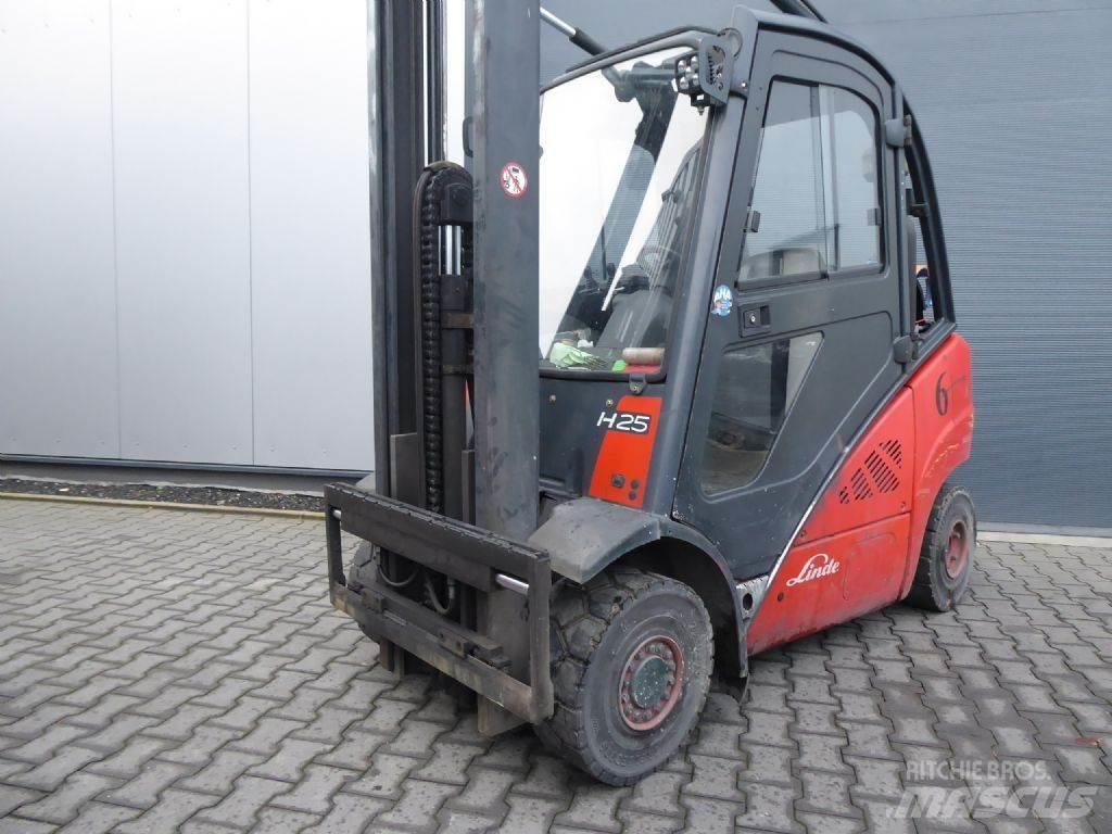 Linde H25T-01 Gas Stapler