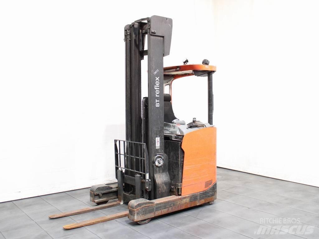 BT RRE 140 Schubmaststapler