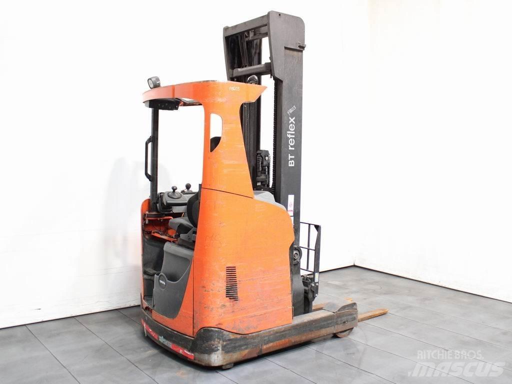BT RRE 140 Schubmaststapler