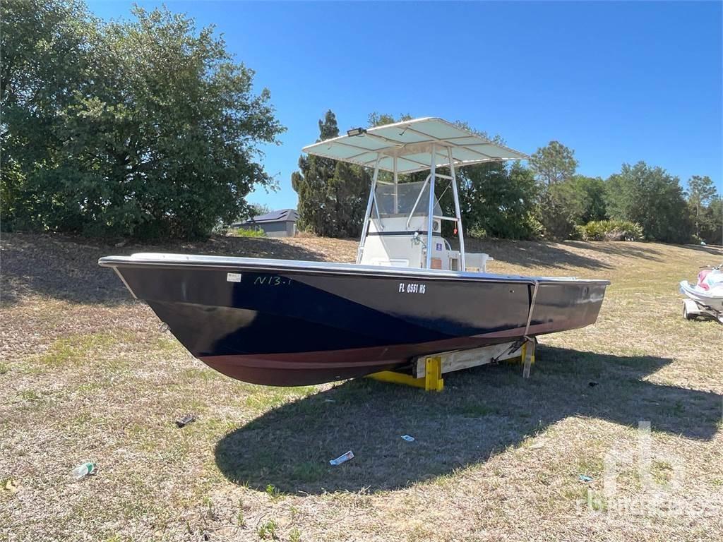  BOSTON WHALER Boote / Prahme