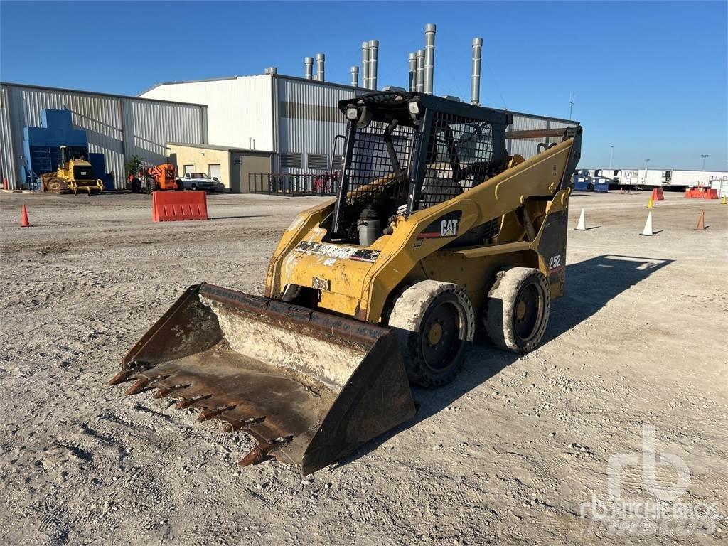 CAT 252 Kompaktlader