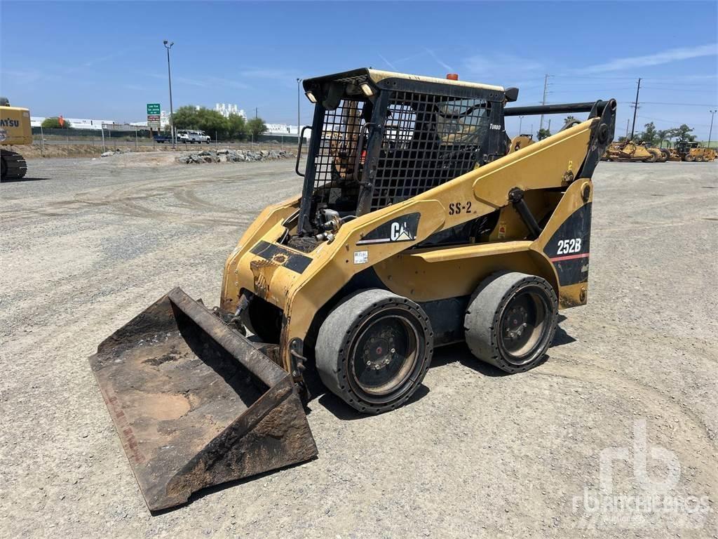 CAT 252B Kompaktlader