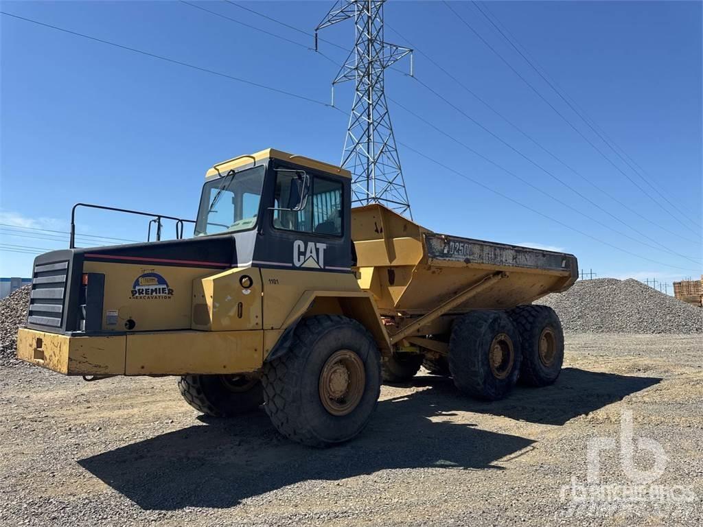 CAT D250E Dumper - Knickgelenk