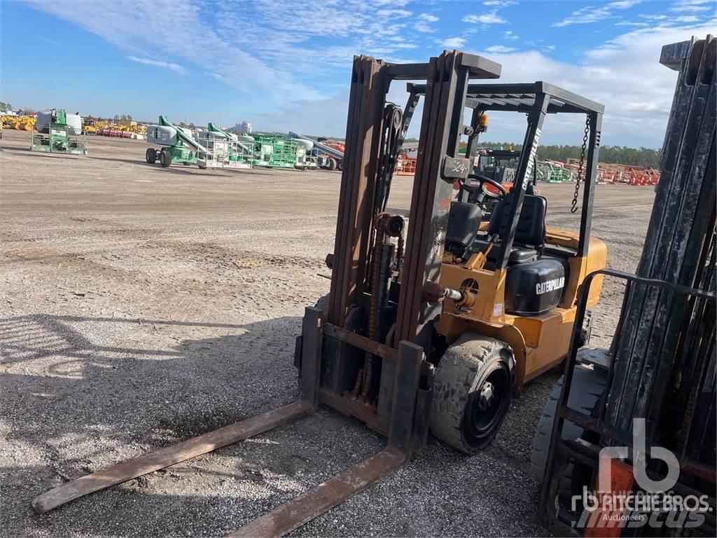 CAT DP30K Diesel Stapler