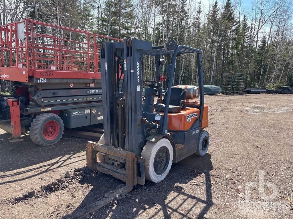 Doosan G25E-3 Diesel Stapler
