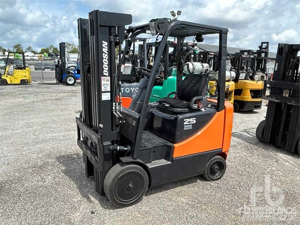 Doosan GC25E-3 Diesel Stapler