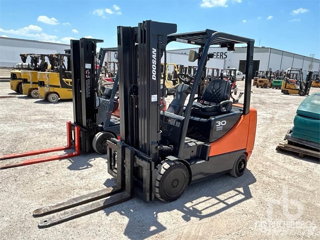 Doosan GC30E-5 Diesel Stapler