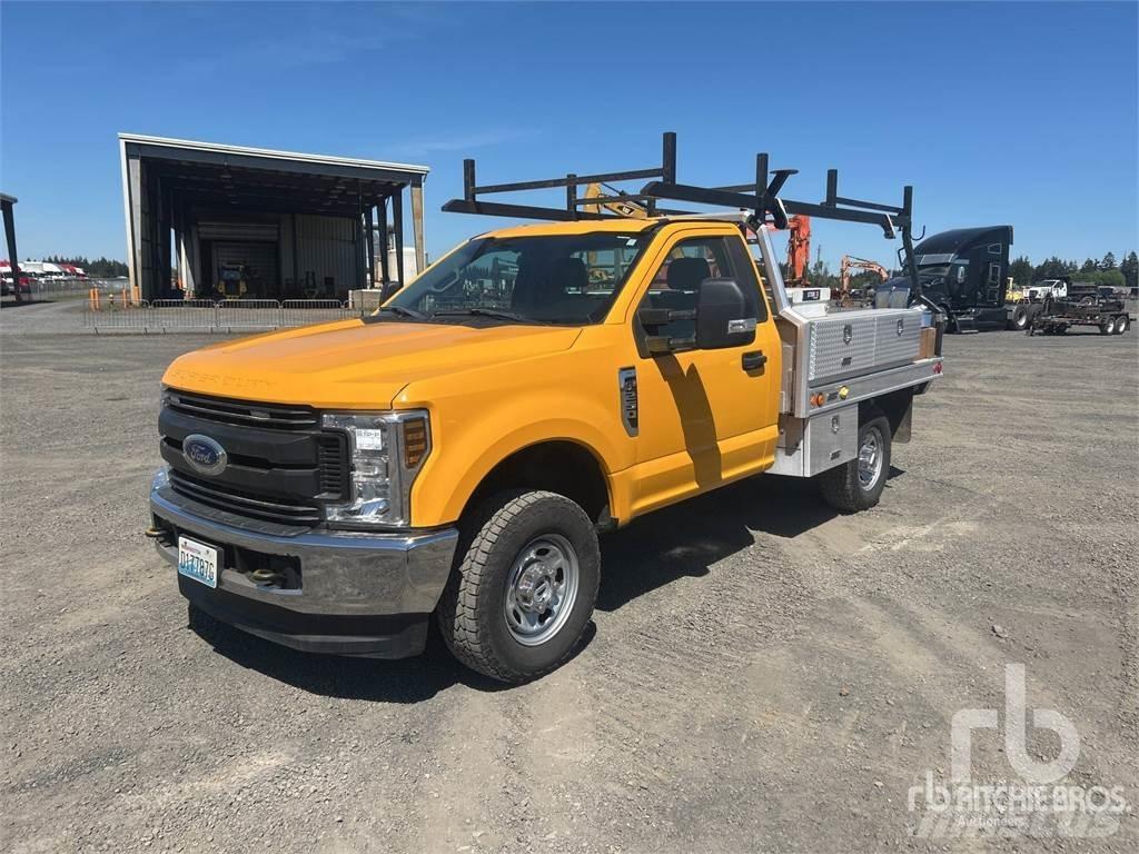 Ford F-250 Pritschenwagen/Pritschenwagen mit Seitenklappe